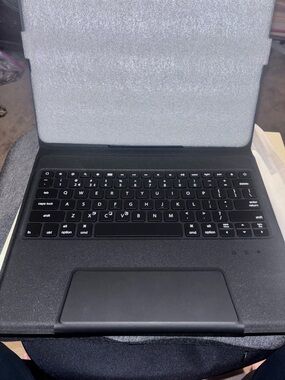 iPad Pro 12.9 inch new Bluetooth keyboard with charger